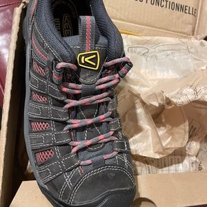 Keen Flint low steel safety boot